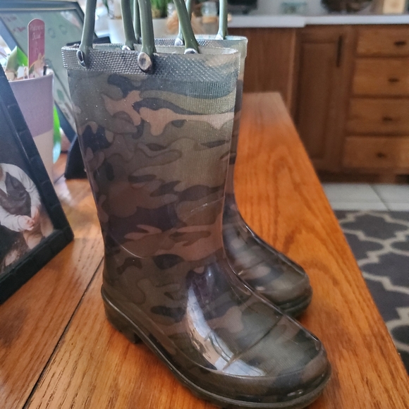 Other - Toddler rainboots